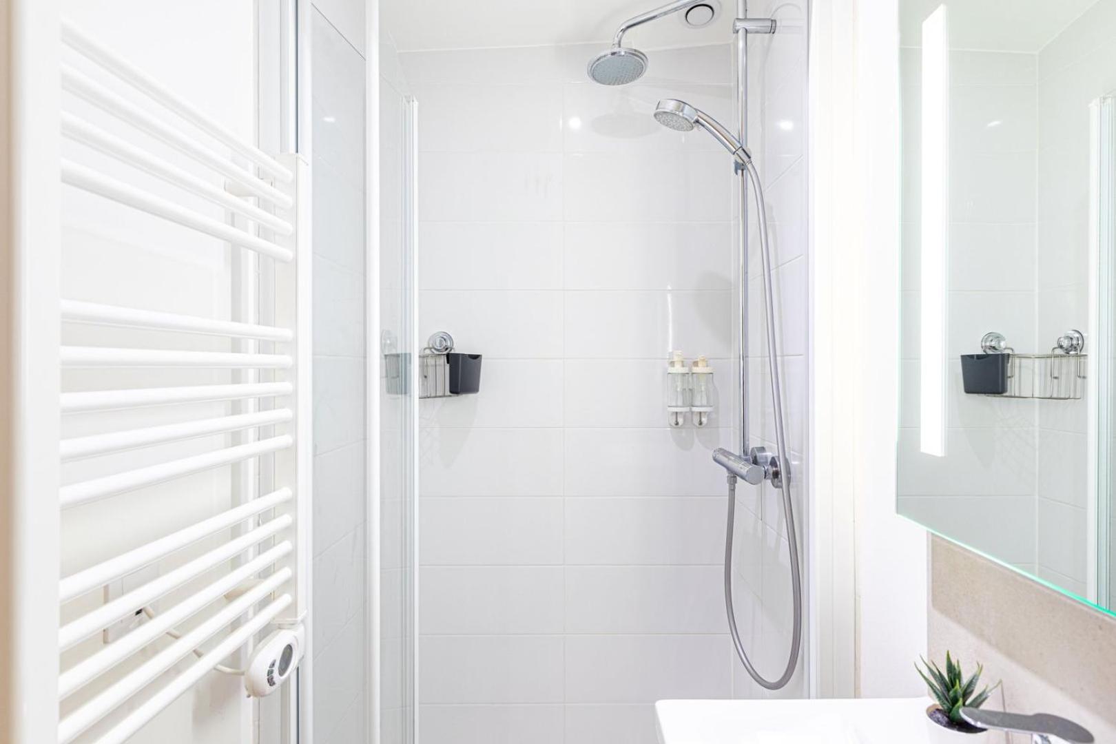 Guestready - Serene Stay Near Champ De Mars Paris Eksteriør billede