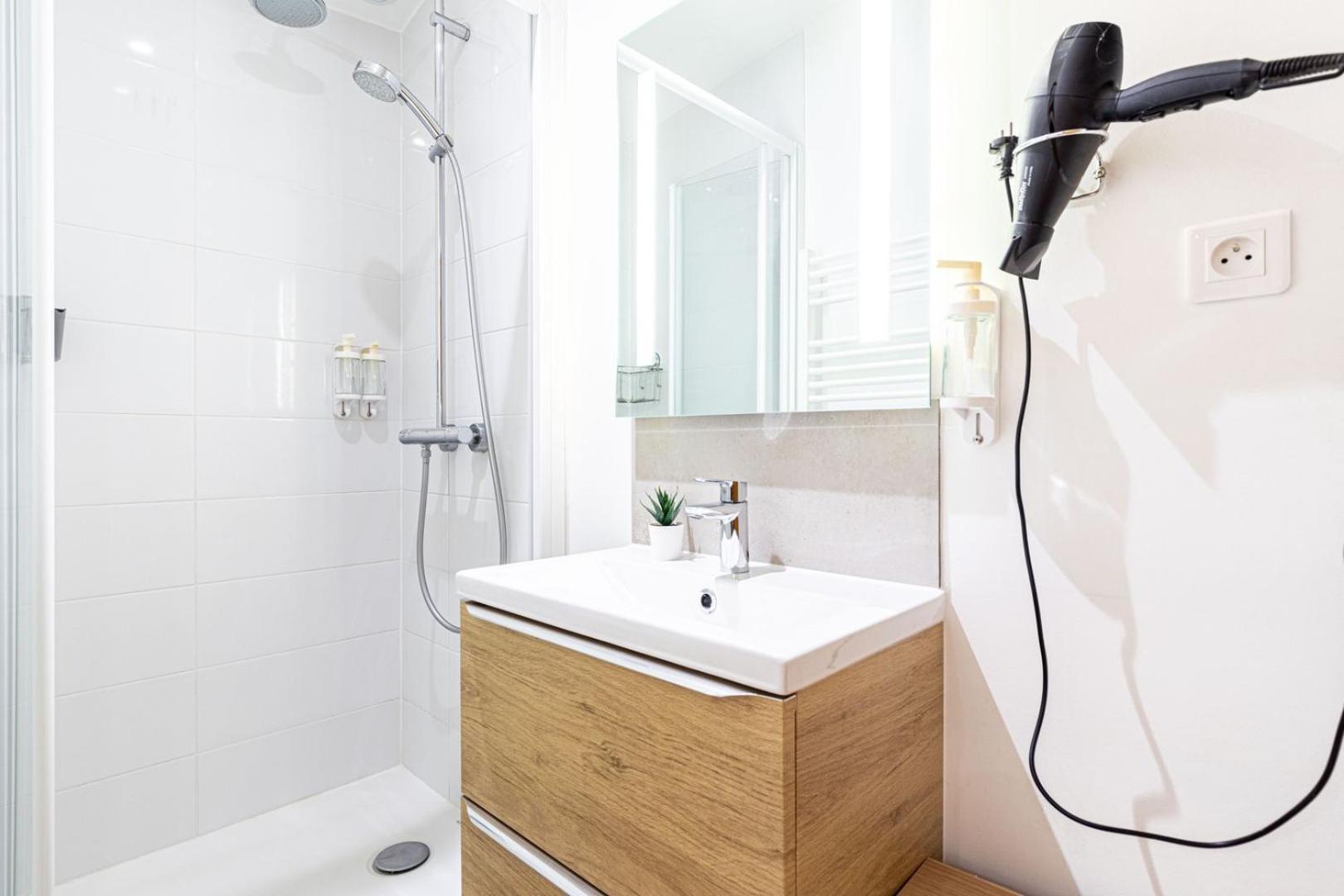 Guestready - Serene Stay Near Champ De Mars Paris Eksteriør billede